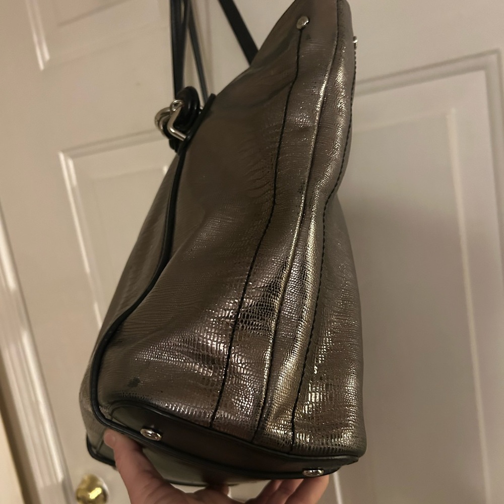 Tumi Traveler Glossy Faux Snakeskin Texture Grey Zip Tote with Leather Trim - Picture 3 of 9